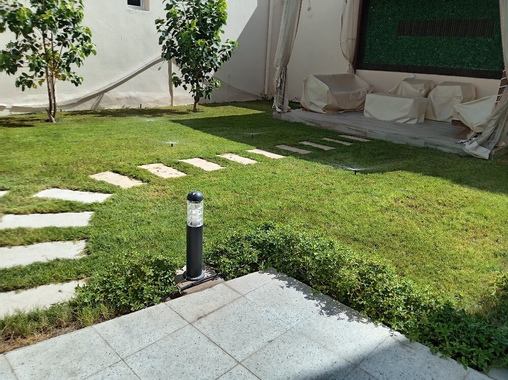 منسق حدايق - 1