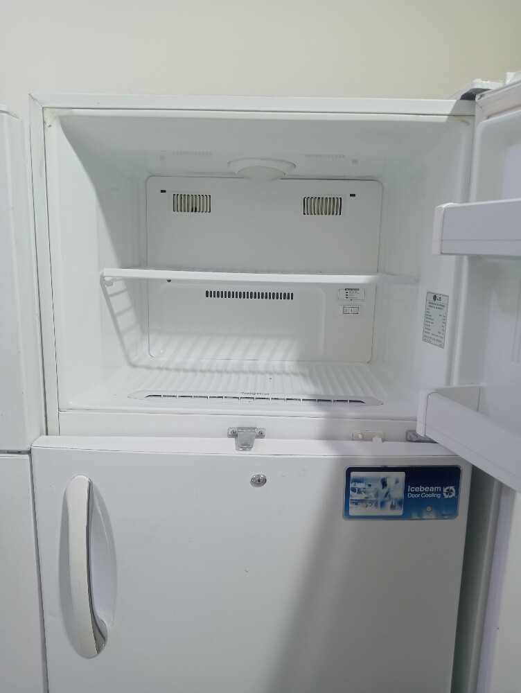 LG FrigDE for sale clean conditio - 2