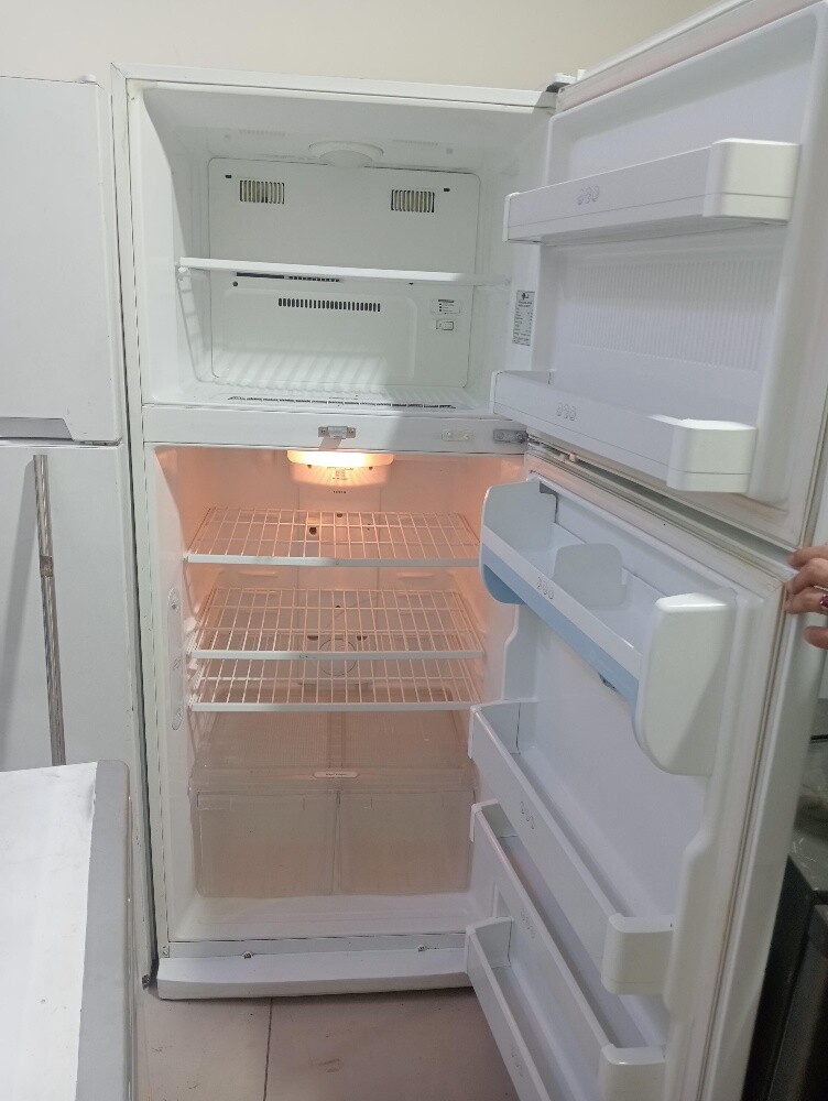 LG FrigDE for sale clean conditio - 3