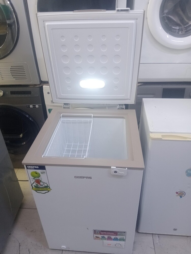 Geepas Deep Freezer Clean Condition - 3