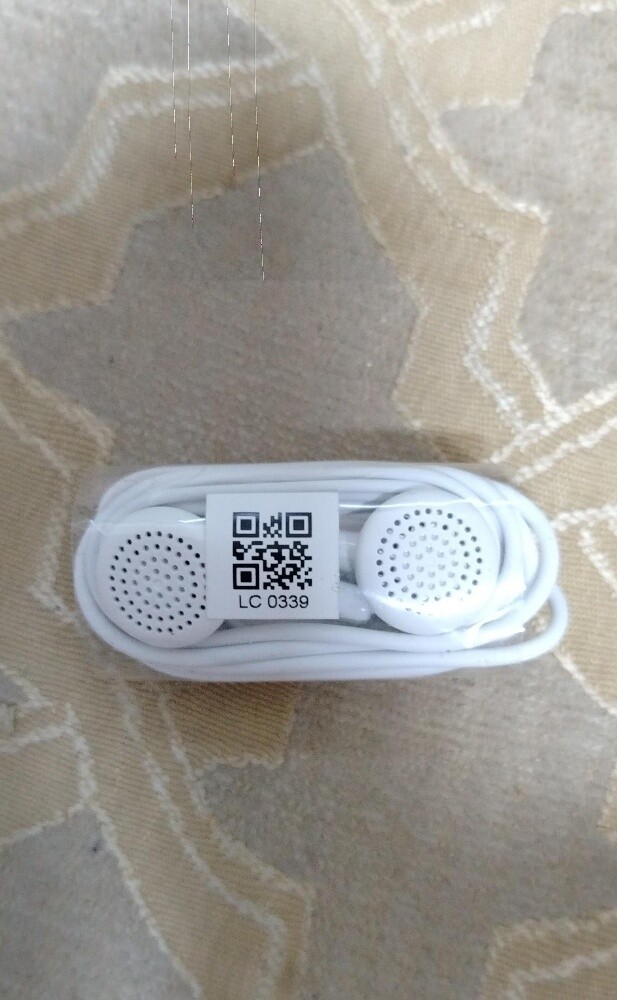New and original Samsung headphones - 3