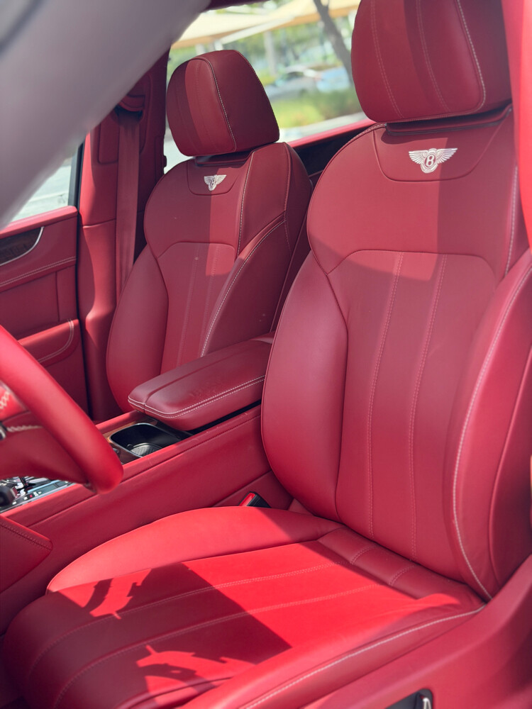 Bentley Bentayga - 11