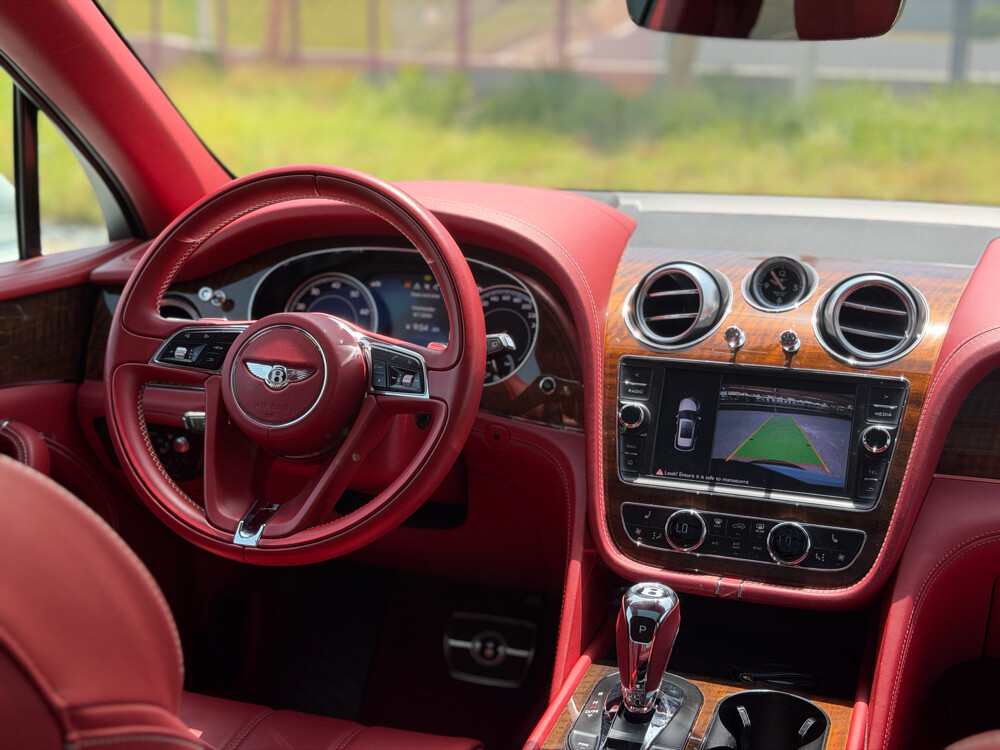 Bentley Bentayga - 12