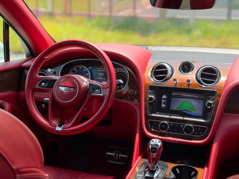 Bentley Bentayga - 11