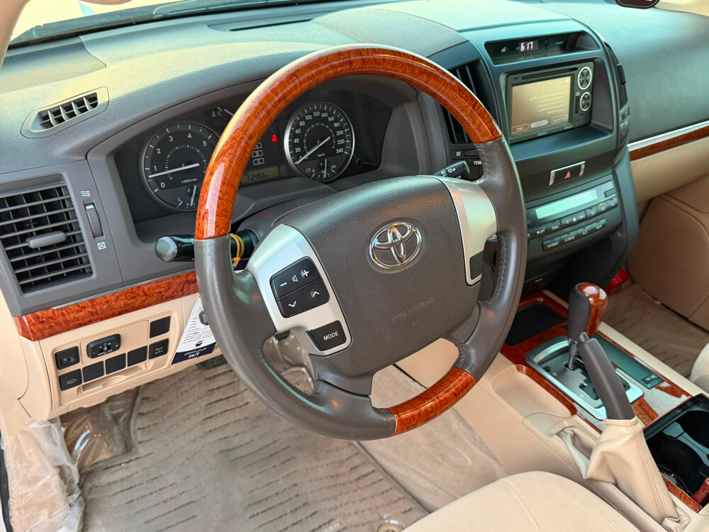 Toyota GXR 8-cylinder 2013 - 10
