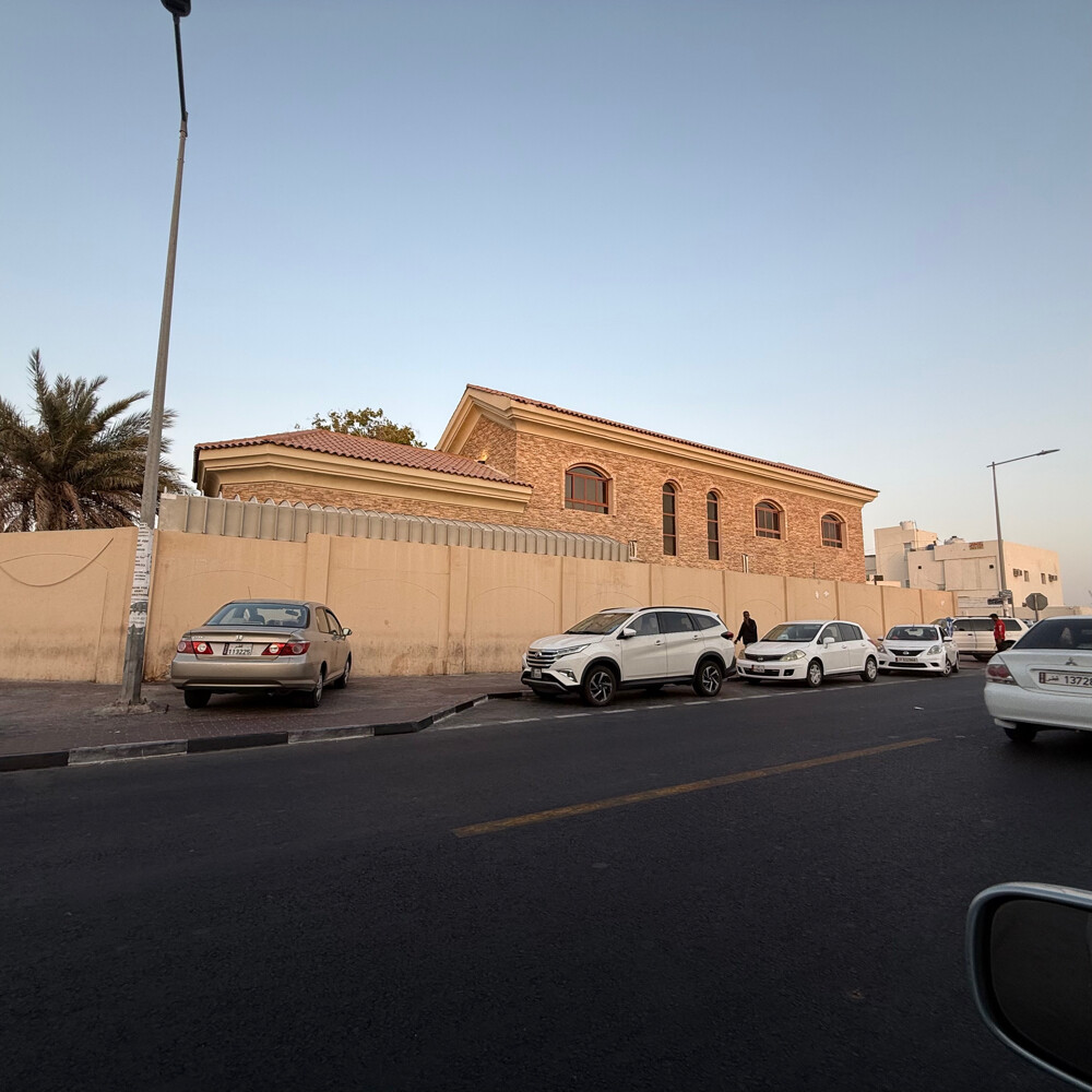 فيلا للبيع على 3 شوارع تصلح للسكن - 4