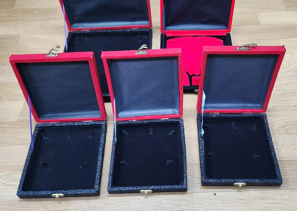 Red velvet jewelry box - 4