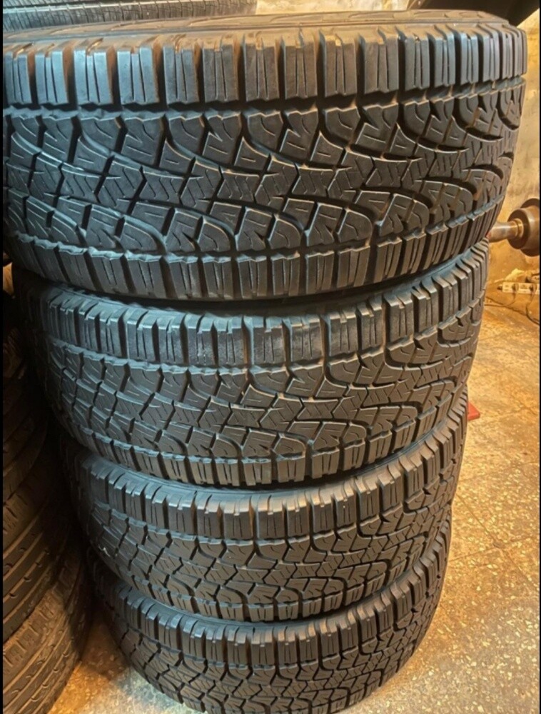 325/55/22" pirlli tire - 1