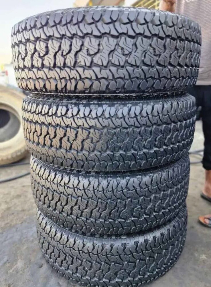 265/70/17" kumho tire - 3