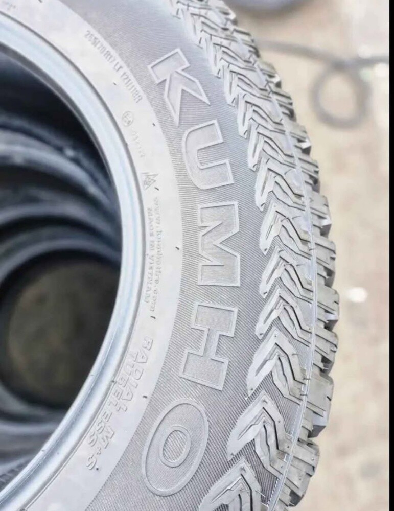 265/70/17" kumho tire - 5