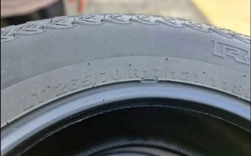 265/70/17" kumho tire - 4