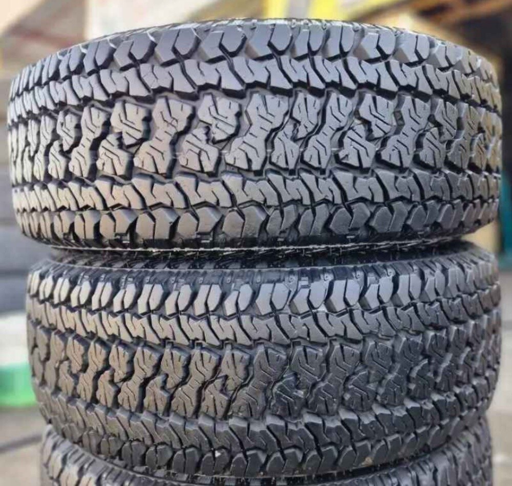 265/70/17" kumho tire - 1