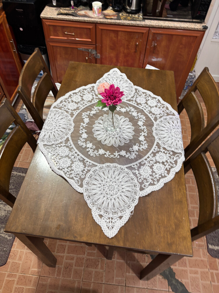 طاولة طعام. مع ٤ كراسي خشب ممتاز  - 1