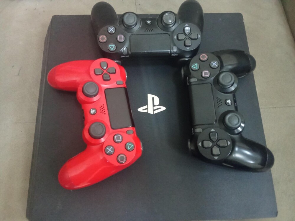 ps4 pro (only for sale) - 1