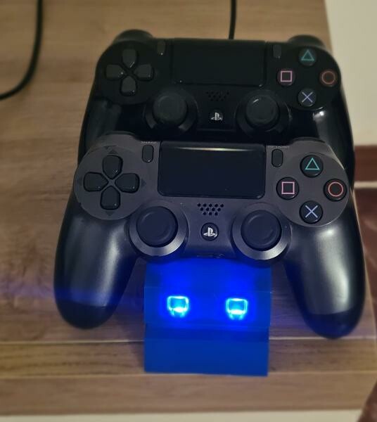 PS4 Slim 500GB  Excellent Conditio - 2