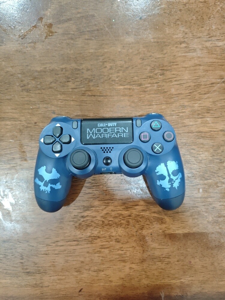 PlayStation 4 Slim (Matte Edition) - 7