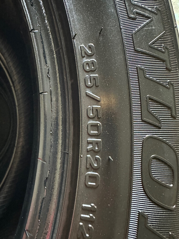 285/50/20 Dunlop tyre - 5