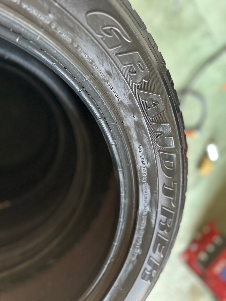 285/50/20 Dunlop tyre - 6