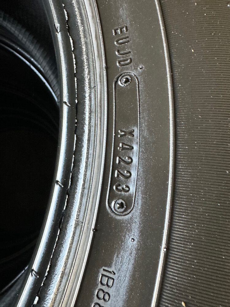 285/50/20 Dunlop tyre - 7