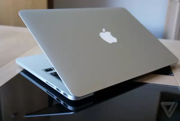 Apple MacBook Pro Core i5 8GB - 1