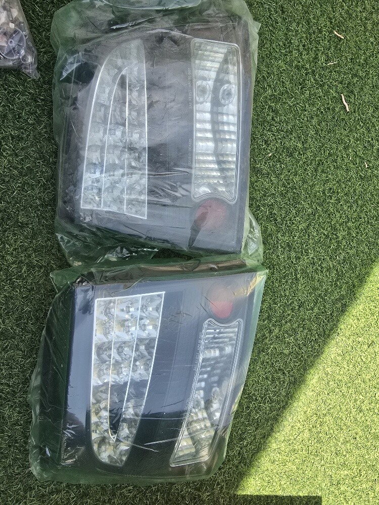 DODGE CHARGER TAIL LIGHT BLAK - 1