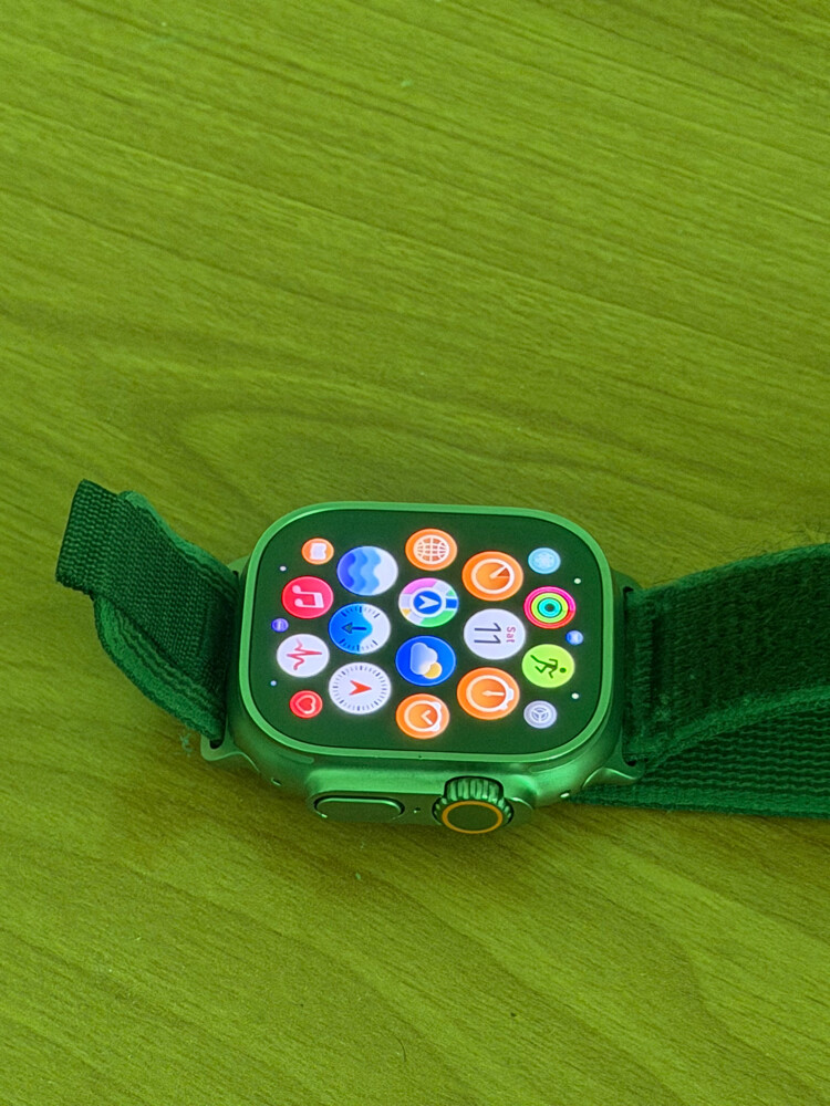 Apple Watch Ultra 2 (49mm Titanium) - 2