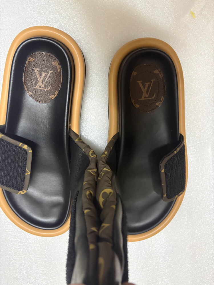 Louis Vuitton Pool Pillow Comfort - 2
