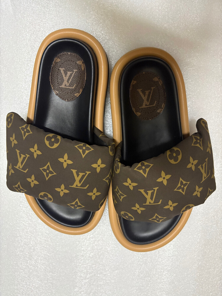 Louis Vuitton Pool Pillow Comfort - 3