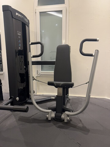 chest press convergent - 1