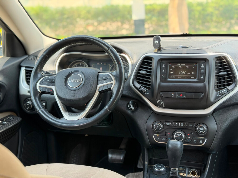 jeep Cherokee - 12
