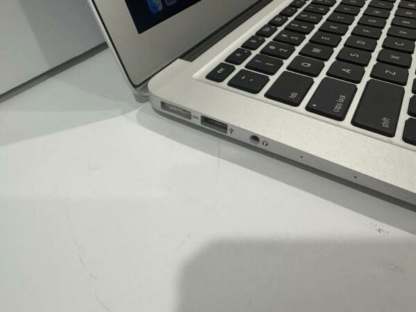 MacBook Air 2015 core i7 - 3