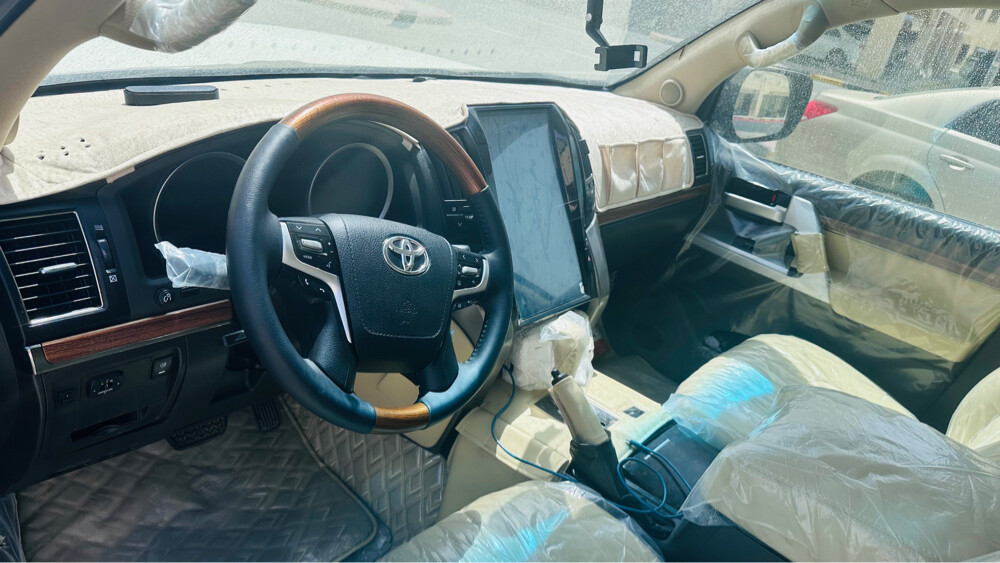Land Cruiser 2008 updated 2020 - 18