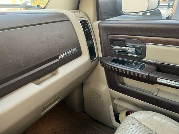 LOW MILEAGE DODGE RAM2500 - 8