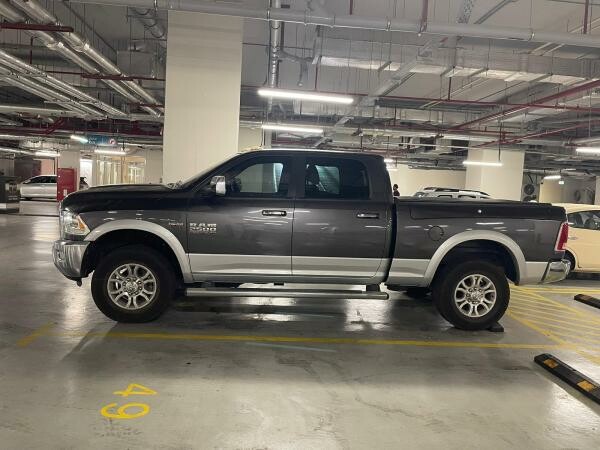 LOW MILEAGE DODGE RAM2500 - 3