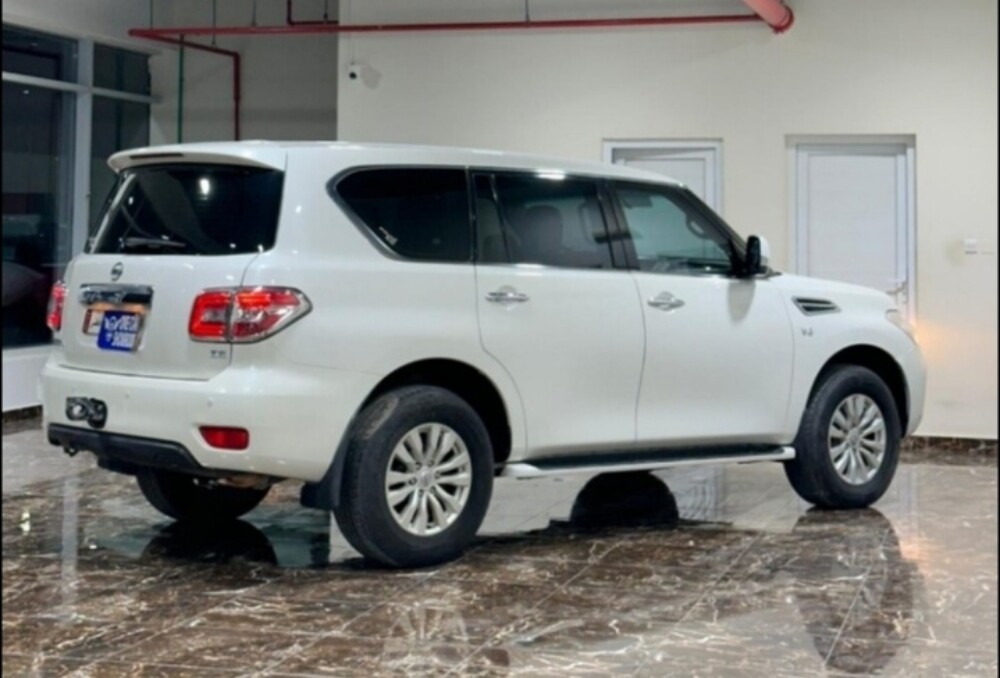 NISSAN SE V8 - 8