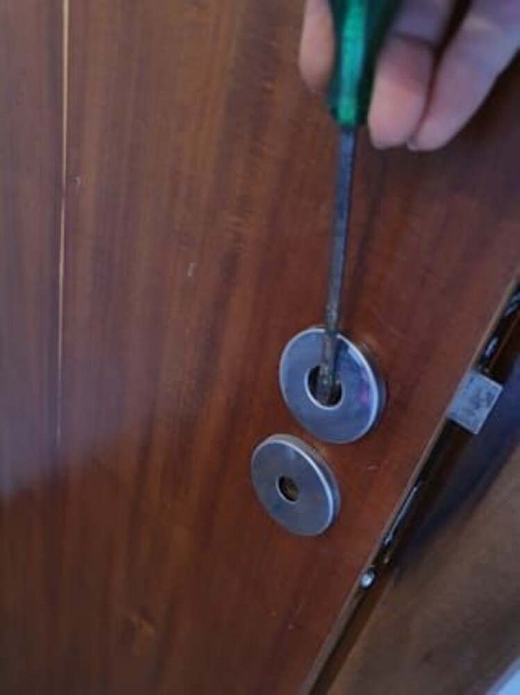 نجار أبواب - 1