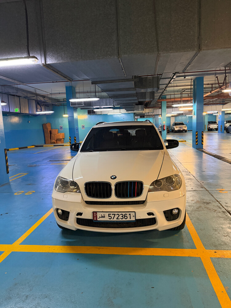 BMW X5 2013 with full sunroof - 1