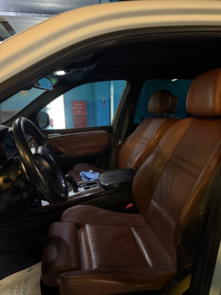 BMW X5 2013 with full sunroof - 2