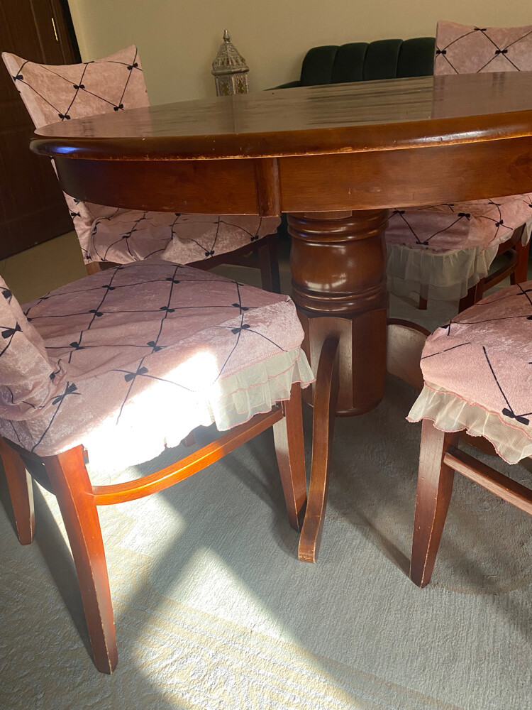 Round table + 4 chairs - 1