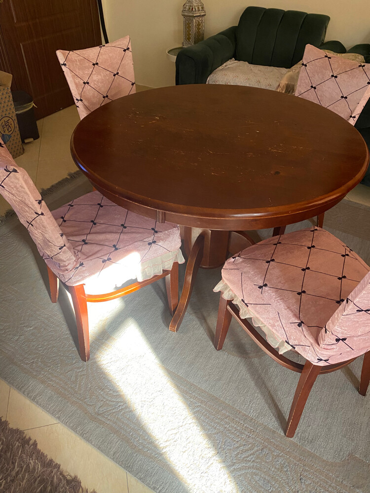 Round table + 4 chairs - 2