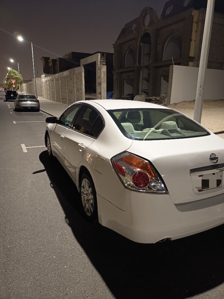 Nissan Altima - 2