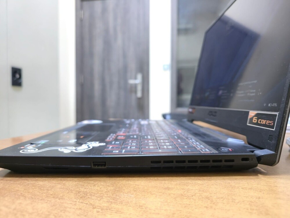 ASUS Laptop - 7