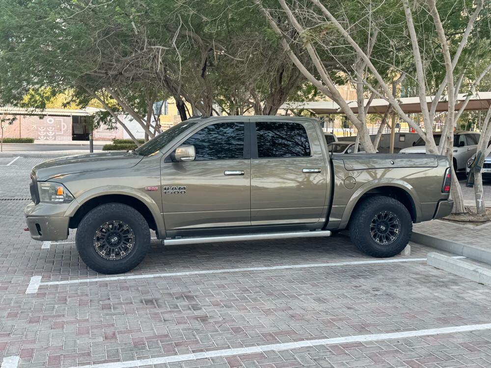 2014 RAM 1500 Laramie - 1