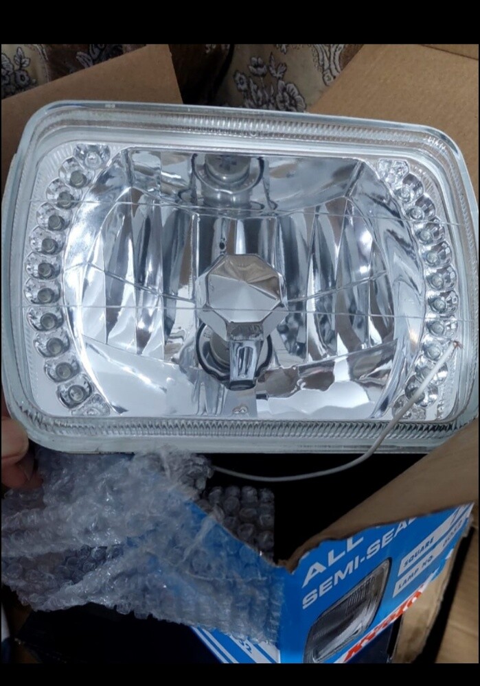 Headlights Nissan Pickup - 3