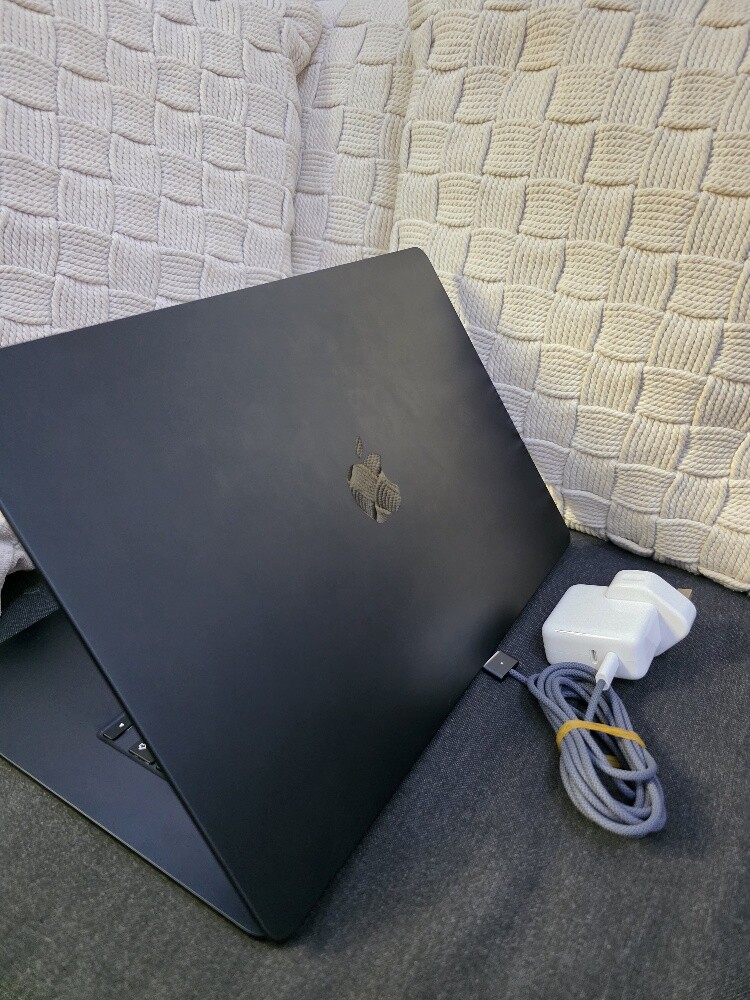 15inch Macbook Air M2 8/256gb - 2