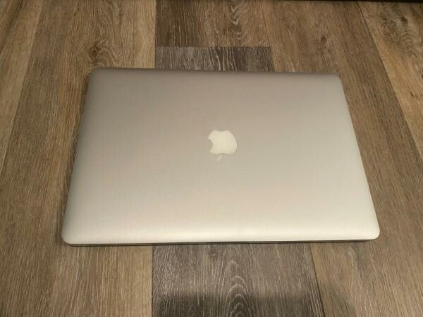 Apple MacBook Pro Core i7 - 1