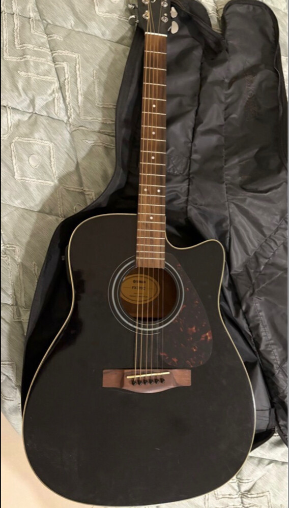 Yamaha acoustic guitar with EQ - 2