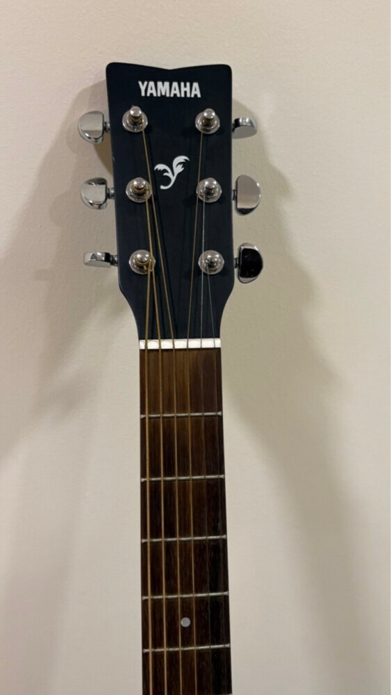 Yamaha acoustic guitar with EQ - 3