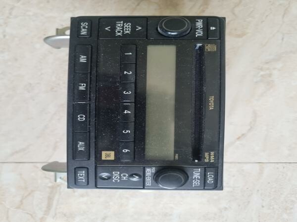 FJ Cruiser Radio and screen - 1