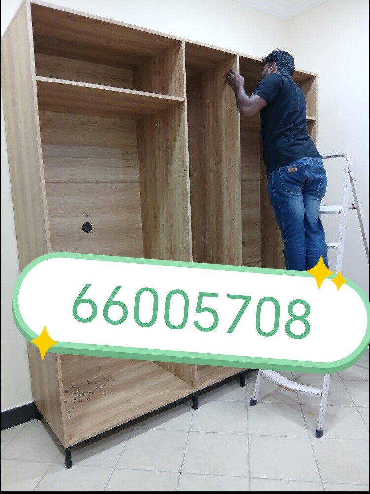 يقوم النجارون بأعمال إزالة وتركيب - 3